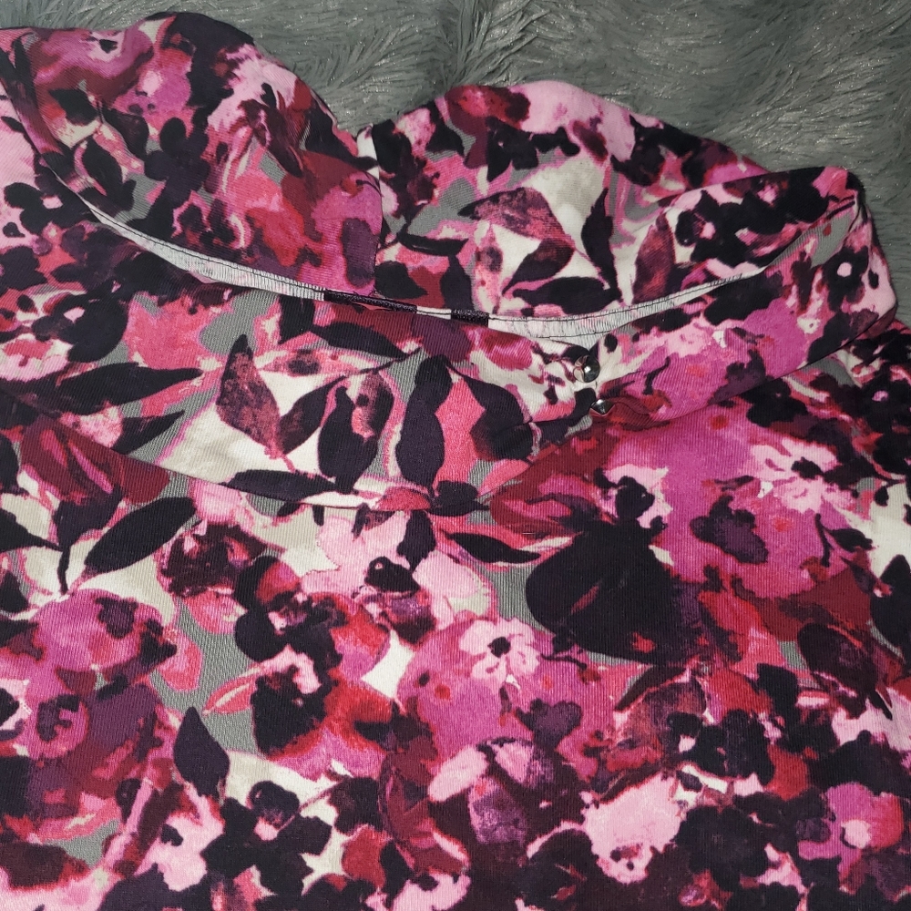 Floral semi turtle neck top - Picture 5 of 8